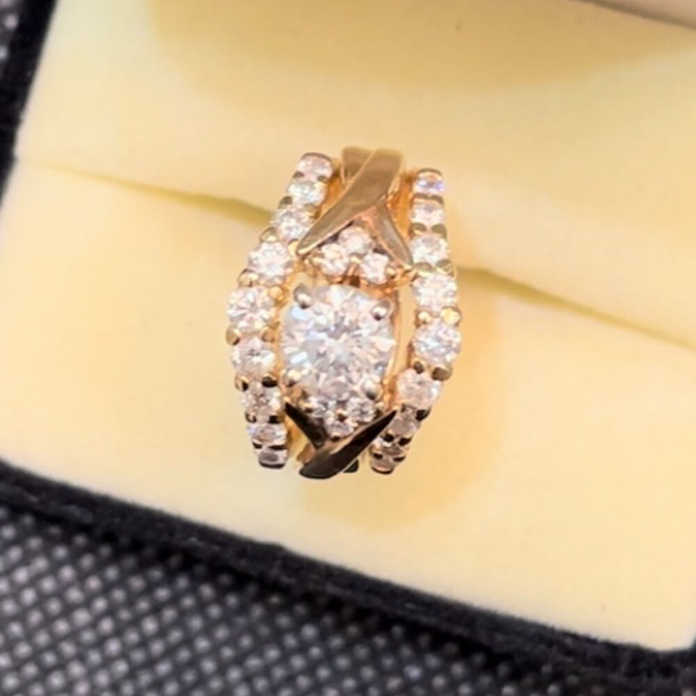 💍 Stunning 14kt Yellow Diamond Ring!